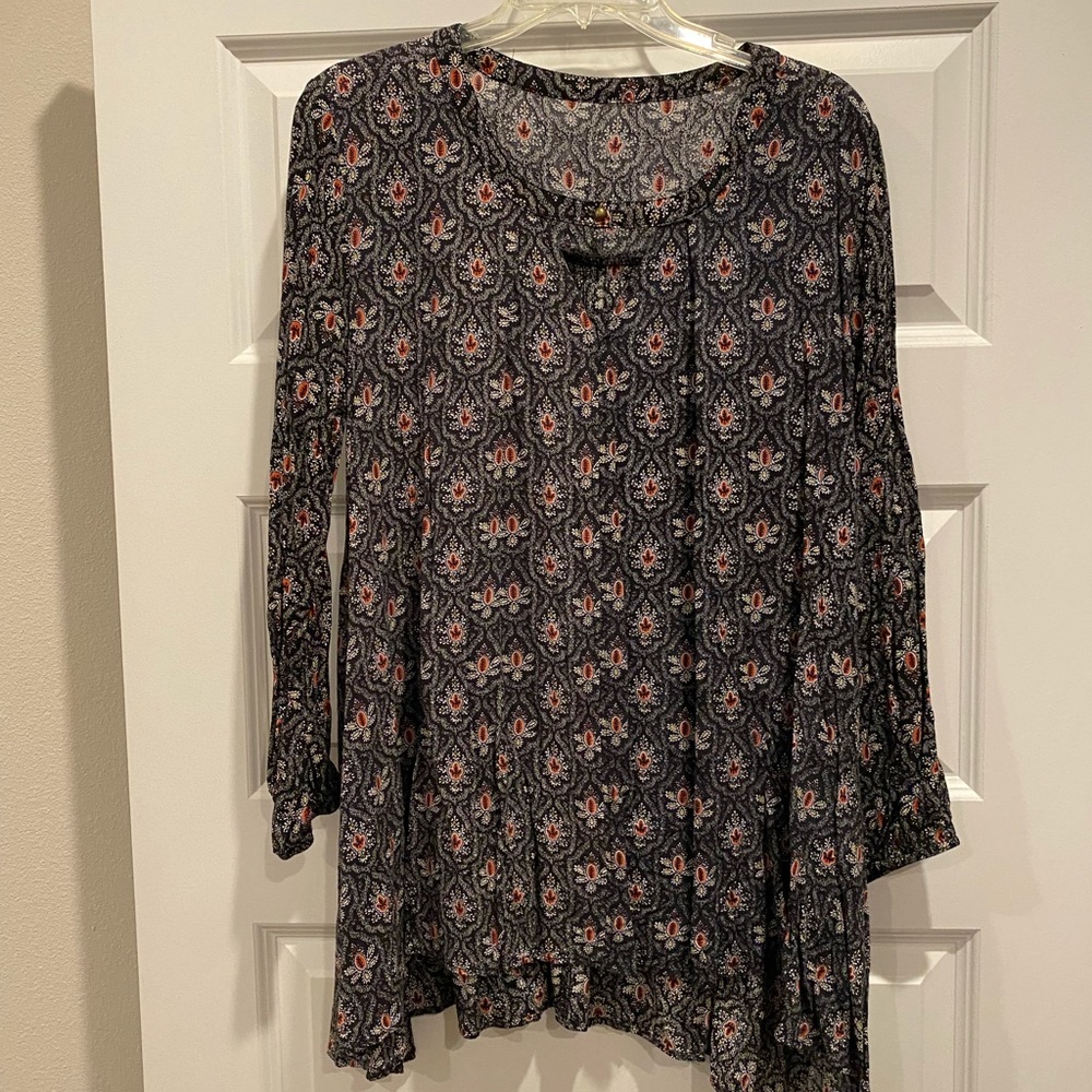 Long sleeve blouse. Size medium.